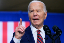 Tổng thống Hoa Kỳ Joe Biden nói về Đạo luật PACT, vốn mở rộng phạm vi bảo hiểm cho các cựu chiến binh bị nhiễm các chất độc hại, tại Westwood Park YMCA ở Nashua, New Hampshire, hôm 21/05/2024. (Ảnh: Mandel Ngân/AFP qua Getty Images)
