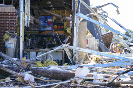 Ít nhất 15 người thiệt mạng sau khi những cơn bão mạnh quét qua nhiều tiểu bang ở miền Nam Hoa Kỳ