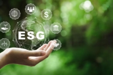 ESG là từ viết tắt của môi trường (environmental), xã hội (social), và quản trị (governance). (Ảnh: Deemerwha studio/Shutterstock)