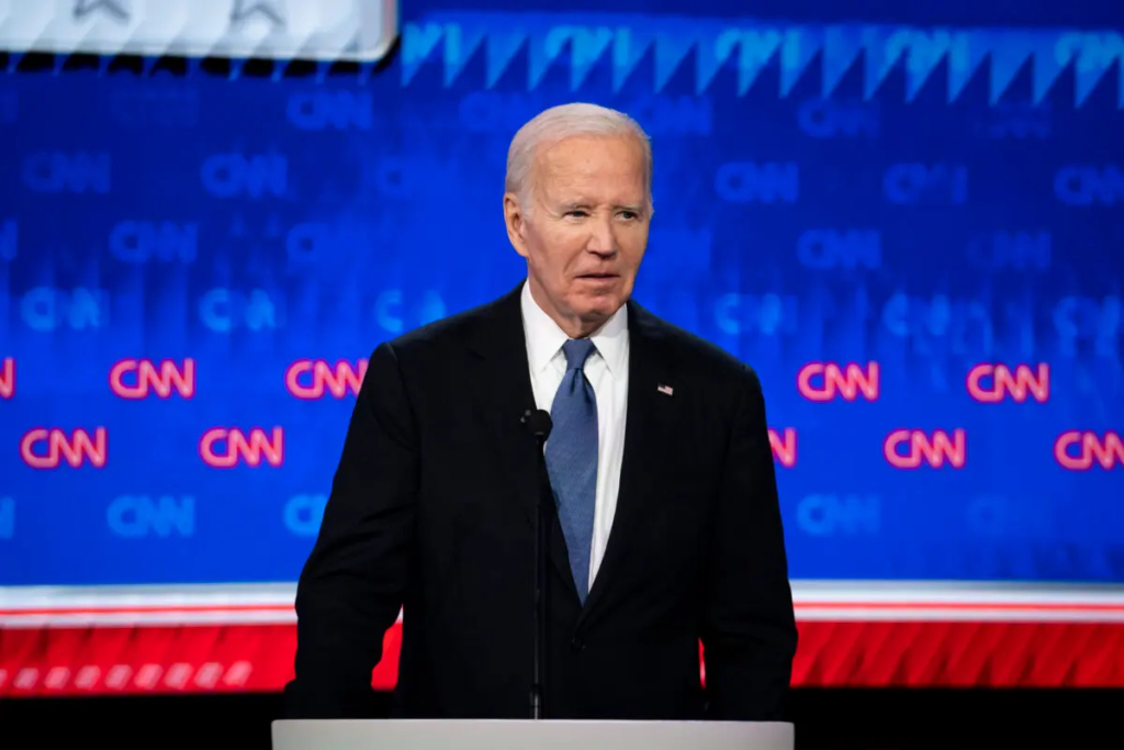 Tổng thống Joe Biden trong cuộc tranh biện tổng thống với cựu Tổng thống Donald J. Trump ở Atlanta, Georgia, hôm 27/06/2024. (Ảnh: Madalina Vasiliu/The Epoch Times)