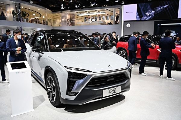 Xe NIO ES8 tham gia Triển lãm Công nghiệp Ô tô Quốc tế Thượng Hải lần thứ 19 vào ngày 19/04/2021. (Ảnh: Hector Retamal/AFP/Getty Images)
