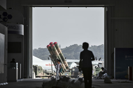 ĐCSTQ kiểm soát xuất cảng linh kiện hàng không vũ trụ, giúp phương Tây đẩy nhanh quá trình giảm rủi ro