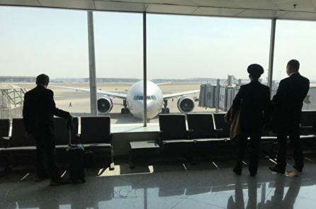 Chuyên gia nhận định: Quy định của ĐCSTQ về việc kiểm tra điện thoại di động khi nhập cảnh là văn bản không có giá trị