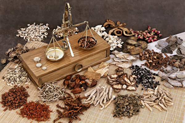 Thời Trung Quốc cổ đại, có rất nhiều thầy thuốc Trung y có y thuật kỳ diệu, chỉ cần đến gần, nhìn qua là đã biết rõ bệnh tình của người khác, và tùy bệnh bốc thuốc. (Ảnh: Fotolia)