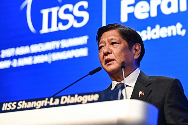 Tổng thống Philippines Ferdinand Marcos Jr. diễn thuyết tại Hội nghị Đối thoại Shangri-La, hôm 31/05/2024. (Ảnh: Nhac Nguyen/AFP)