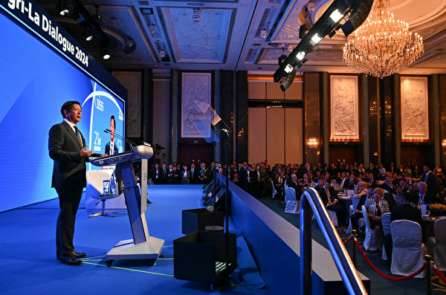 Đối đầu về vấn đề Biển Đông, Tổng thống Philippines đối đáp gay gắt với thiếu tướng chiến lang của ĐCSTQ