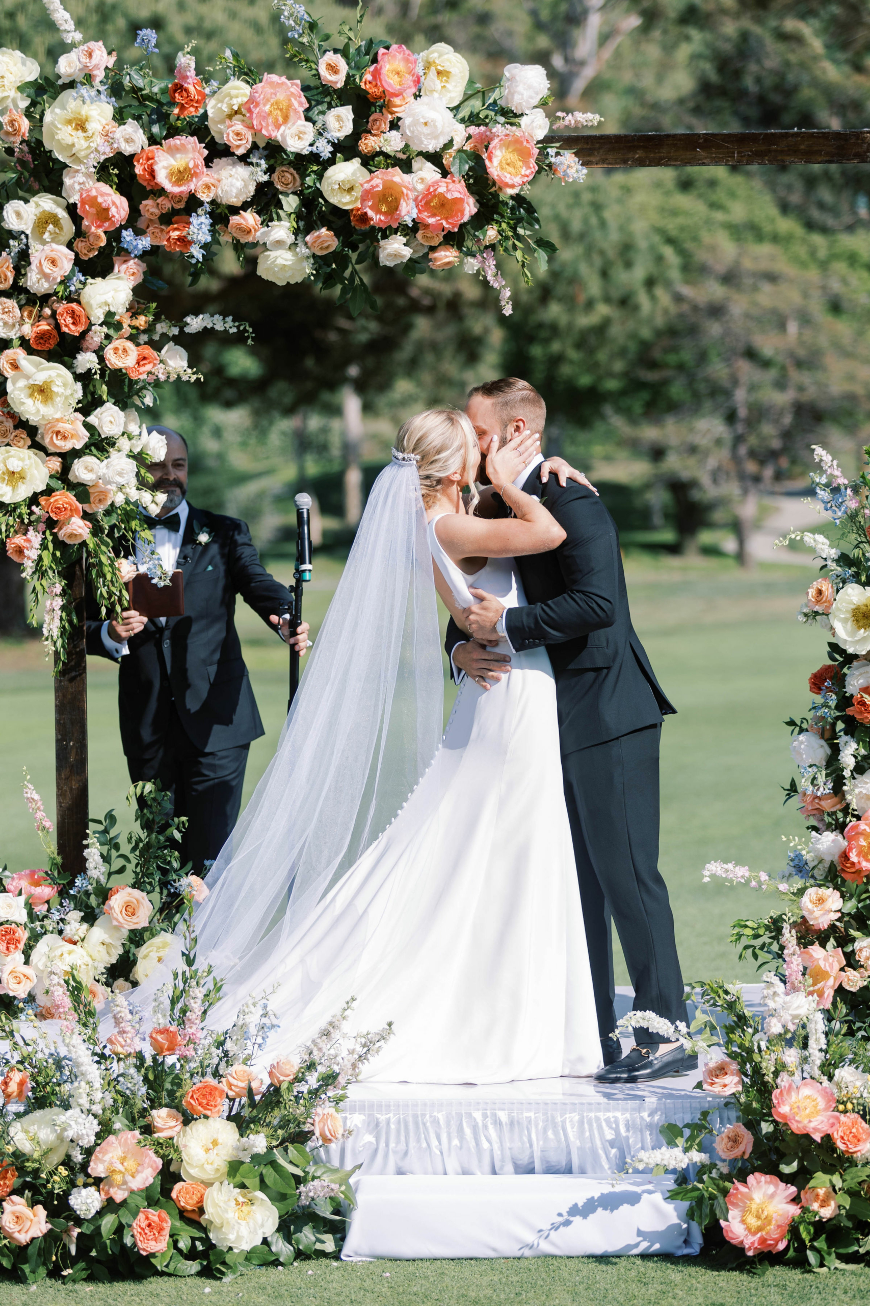 Vợ chồng cô Fumia tại lễ cưới. (Ảnh: Đăng dưới sự cho phép của Jessica Rice Photography)