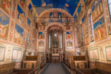 Bên trong Nhà nguyện Scrovegni với các bức bích họa từ thế kỷ 14 của danh họa Giotto. (Ảnh: Sean Pavone/Shutterstock)
