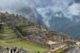 Du khách bước đi trên các con đường của tàn tích Machu Picchu ở Peru vào tháng 09/2023. (Ảnh: Colleen Thomas/TNS)