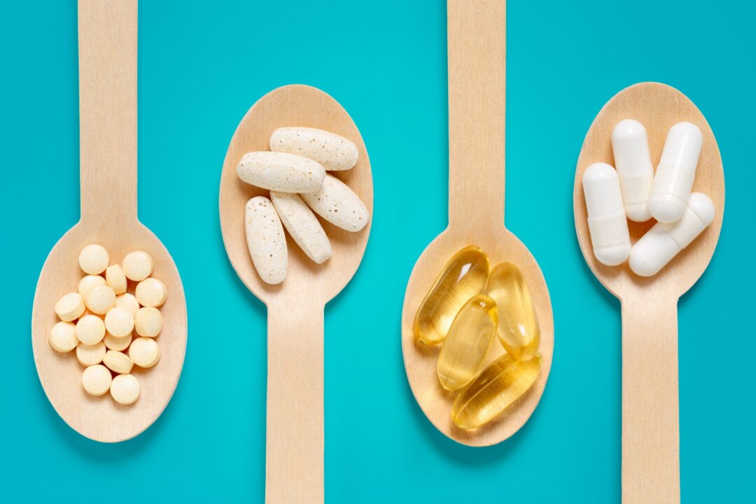 Quá tải thực phẩm chức năng: Bạn có thể dùng quá liều vitamin?