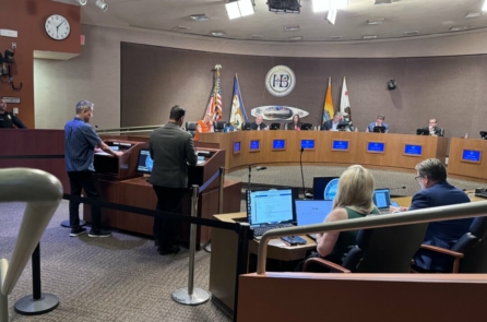 Huntington Beach tái khẳng định các quyền hiến định sau vụ hiềm khích giữa các đối thủ tranh cử