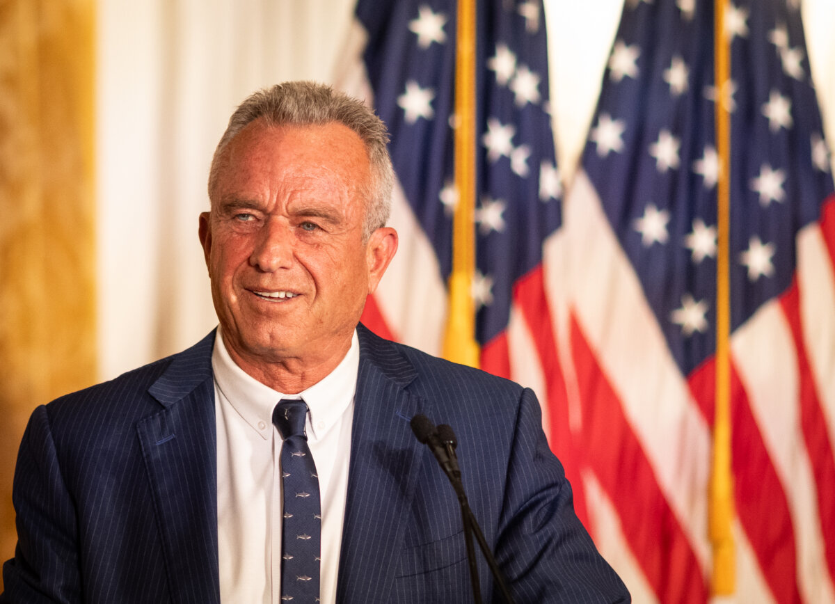 Ứng cử viên tổng thống Robert F. Kennedy Jr. nói chuyện tại thư viện Nixon ở Yorba Linda, California, hôm 12/06/2024. (Ảnh: John Fredricks/The Epoch Times)
