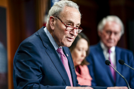 Thượng nghị sỹ Chuck Schumer cam kết sẽ thông qua Đạo luật An toàn Trực tuyến cho Trẻ em