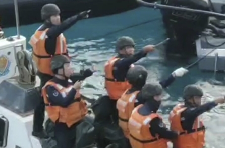 Philippines nói sẽ không lùi bước, nhưng sẽ không khơi mào chiến tranh, sau cuộc đụng độ với Hải cảnh Trung Quốc