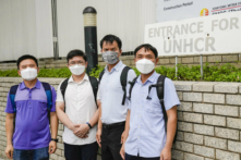 Các thành viên của Giáo hội Tin lành Cải Chánh Thâm Quyến ở Trung Quốc chuẩn bị nộp đơn xin tị nạn tại văn phòng Cao ủy Liên Hiệp Quốc về Người tị nạn ở Bangkok vào ngày 05/09/2022. (Ảnh: Sakchai Lalit/AP Photo)