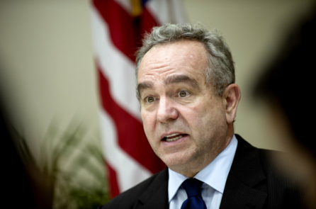 Nhà ngoại giao cho rằng Hoa Kỳ nên hạn chế phạm vi tiếp cận của sinh viên Trung Quốc vì lo ngại về an ninh quốc gia