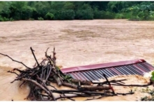 Việt Nam: 5 tỉnh thiệt hại nặng sau 2 ngày mưa lũ, miền Bắc mưa đến cuối tuần