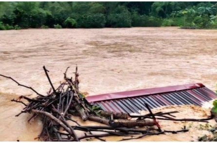 Việt Nam: 5 tỉnh thiệt hại nặng sau 2 ngày mưa lũ, miền Bắc mưa đến cuối tuần
