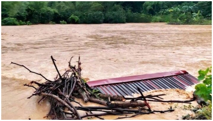 Việt Nam: 5 tỉnh thiệt hại nặng sau 2 ngày mưa lũ, miền Bắc mưa đến cuối tuần