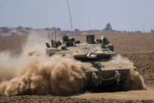 Binh lính Israel lái xe tăng gần biên giới Israel-Gaza, ở miền nam Israel, hôm 05/06/2024. (Ảnh: The Canadian Press/AP-Tsafir Abayov)