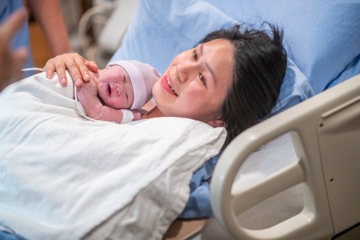 Giãn cách xã hội do COVID có liên quan đến tỷ lệ sinh non và tử vong ở trẻ sơ sinh cao hơn so với trước đại dịch.