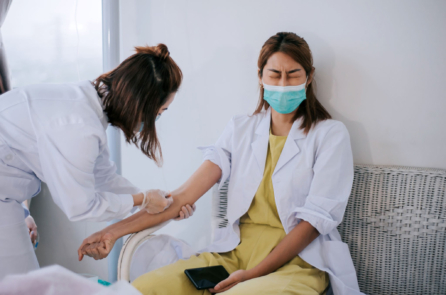 Bạn dễ ngất xỉu khi đi xét nghiệm máu?