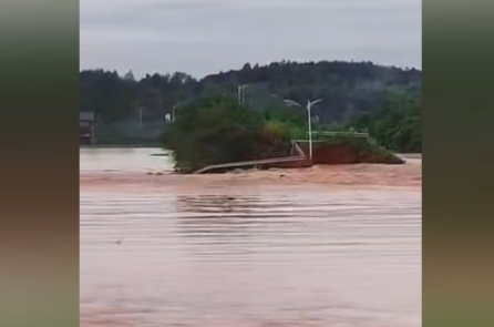 Trung Quốc: Vỡ đê ở Hồ Nam, nhà dân bị ngập nước tới tầng hai