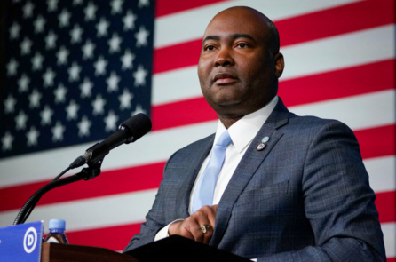 Đảng Dân Chủ thông qua kế hoạch đề cử ứng cử viên tổng thống trước hội nghị trong cuộc điểm danh trực tuyến