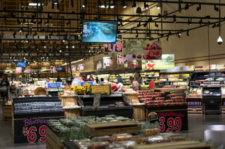 Doanh số của doanh nghiệp nhỏ giảm vào tháng Sáu trong bối cảnh người Mỹ cắt giảm chi tiêu