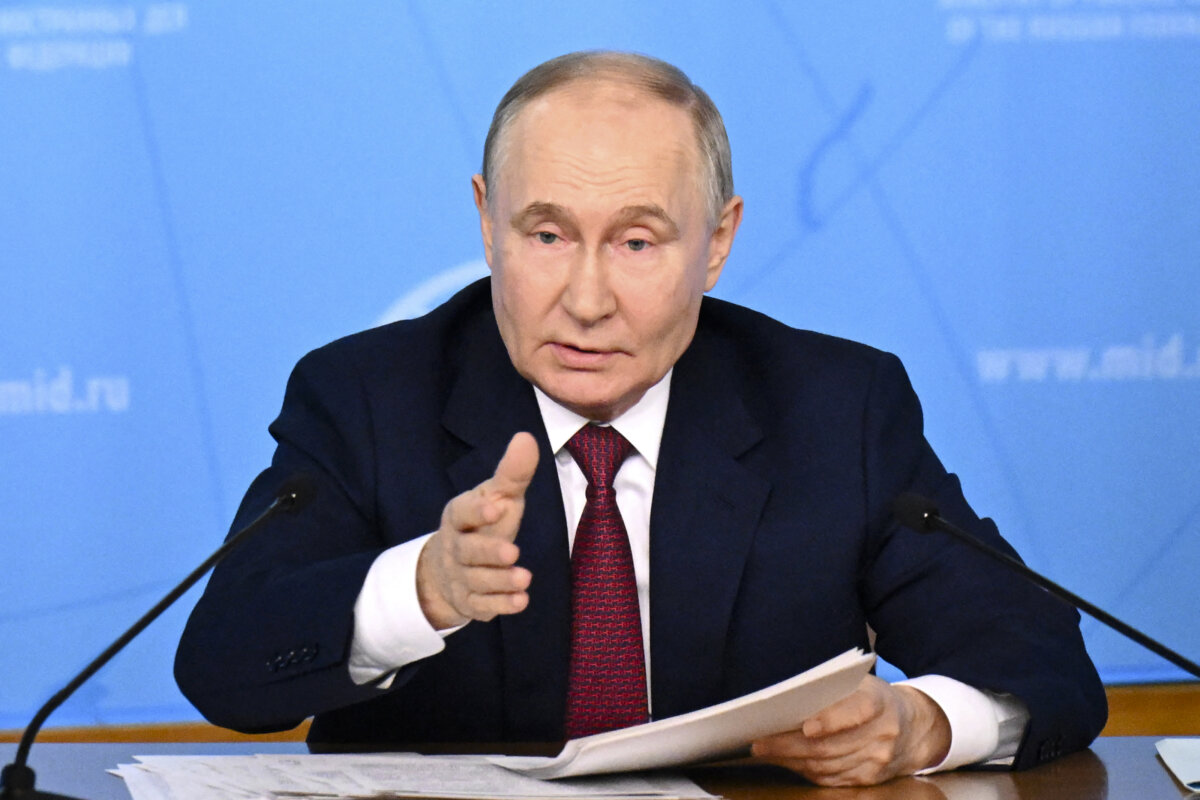 Tổng thống Nga Vladimir Putin gặp lãnh đạo Bộ Ngoại giao Nga tại Moscow hôm 14/06/2024. (Ảnh: Natalia Kolesnikova/AFP qua Getty Images)