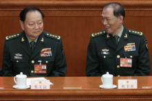 Ông Trương Hựu Hiệp (Zhang Youxia), phó Chủ tịch cấp cao của Quân ủy Trung ương Cộng hòa Nhân dân Trung Hoa và ông Hà Vệ Đông (He Weidong) tham dự Phiên họp toàn thể lần thứ Năm của Đại hội Đại biểu Nhân dân Toàn quốc ngày 12/03/2023 tại Bắc Kinh, Trung Quốc. (Ảnh: Lintao Zhang/Getty Images)