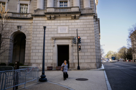 Nhiều người Mỹ không được hoàn thuế vì hàng loạt vụ đánh cắp danh tính còn tồn đọng tại IRS