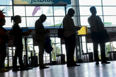 Nền kinh tế hai việc làm của Mỹ