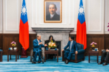 Thống đốc Texas Greg Abbott (trái) gặp Tổng thống Đài Loan Lại Thanh Đức tại Đài Bắc, Đài Loan, hôm 07/07/2024. (Ảnh: Văn phòng Thống đốc Texas)