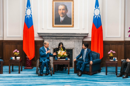 Thống đốc Texas Abbott gặp Tổng thống Đài Loan trong chuyến công du Đông Á