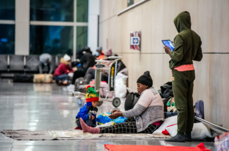 Quan chức tiểu bang: Người nhập cư bất hợp pháp không còn ngủ qua đêm tại Phi trường Logan của Boston