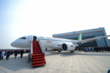 Phi cơ Comac C919 của Trung Quốc được giới thiệu cho công chúng tại Thượng Hải, Trung Quốc, ngày 02/11/2015. (Ảnh: VCG qua Getty Images)