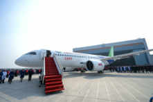 Phi cơ Comac C919 của Trung Quốc được giới thiệu cho công chúng tại Thượng Hải, Trung Quốc, ngày 02/11/2015. (Ảnh: VCG qua Getty Images)