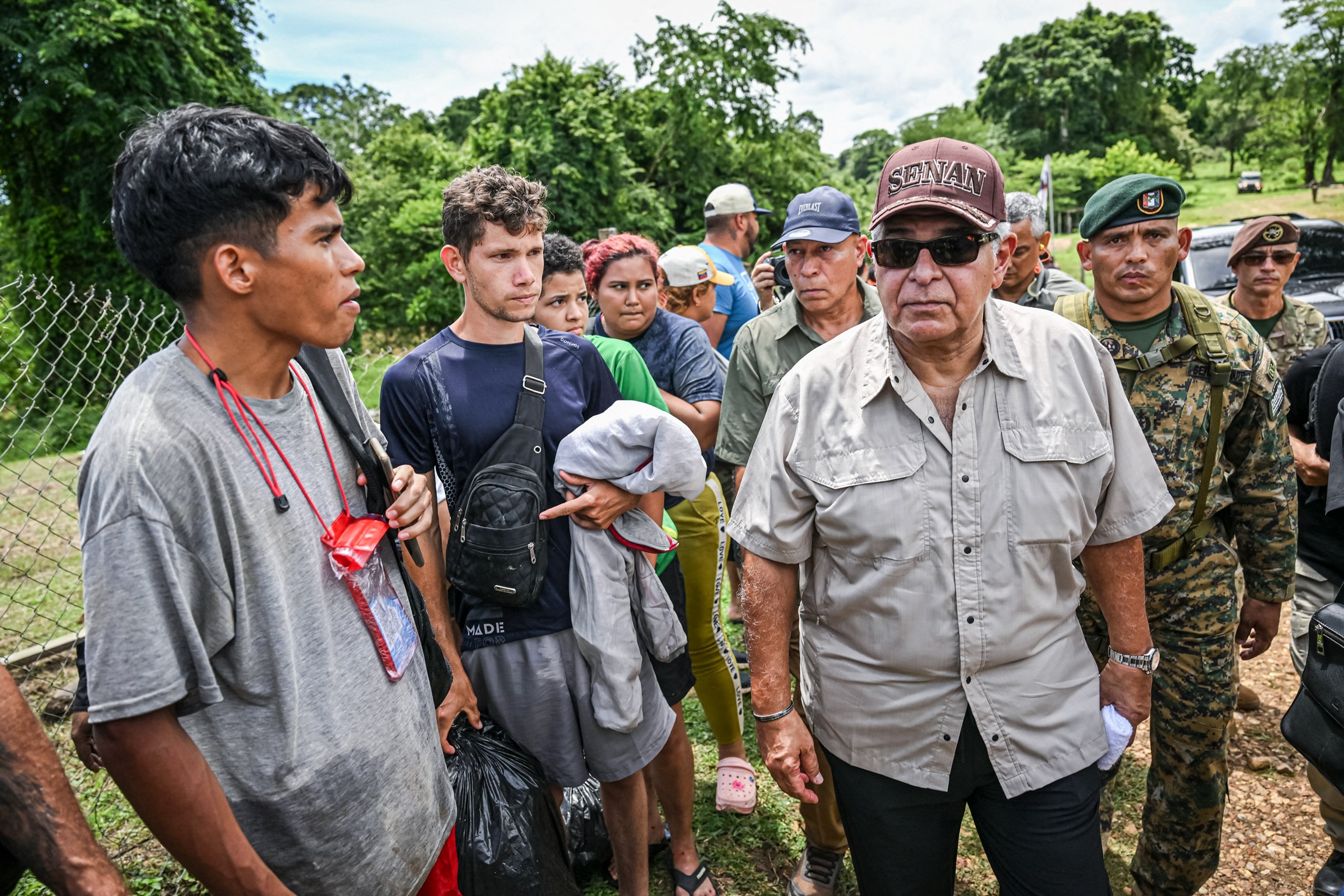 Ông José Raúl Mulino, tổng thống đắc cử của Panama, đến thăm Trung tâm Tiếp nhận Chăm sóc Người di cư ở Lajas Blancas, thuộc tỉnh Darién, Panama, hôm 28/06/2024. Ông Mulino đã cam kết sẽ đóng cửa Darién Gap, một tuyến đường quan trọng để người di cư hướng tới biên giới Hoa Kỳ. (Ảnh: Martin Bernetti/AFP qua Getty Images)