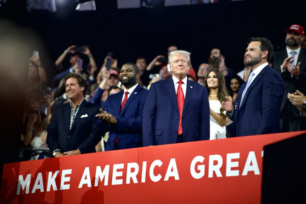 Cựu Tổng thống Donald J. Trump đến RNC 2024 ở Milwaukee, Wisconsin, hôm 15/07/2024. (Ảnh: Madalina Vasiliu/The Epoch Times)