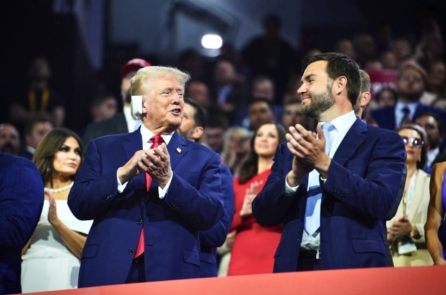 Cựu TT Trump xuất hiện trước công chúng lần đầu tiên kể từ sau vụ nổ súng