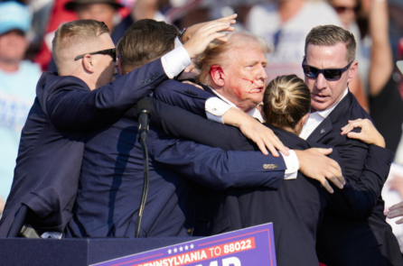 FBI xác nhận ông Trump bị thương ở tai do đạn bắn trong nỗ lực ám sát