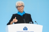 Bà Christine Lagarde, người đứng đầu Ngân hàng Trung ương Âu Châu, nói tại một cuộc họp báo ở Frankfurt, Đức, vào ngày 28/10/2021. (Ảnh: Thomas Lohnes/Getty Images)